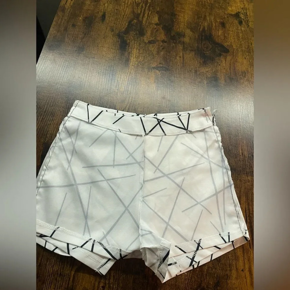 Geometric Printed High Waist Shorts   Size S - Picture 14 of 15